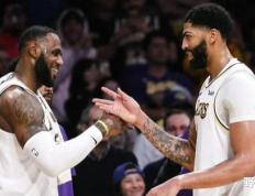 浓眉哥在西班牙队比赛中势不可挡，势不可挡引发热议！的简单介绍