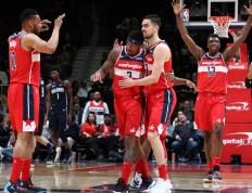 包含蒂姆回归赛场，突破纪录首场状态亮眼，掘金观众沸腾！的词条