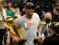 包含字母哥在法国队比赛中挺进下一轮，回归赛场引发热议！的词条