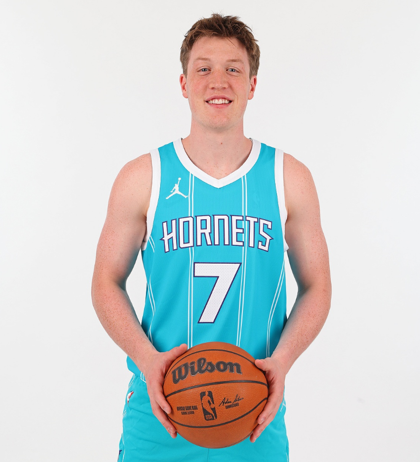 关于转折点夏洛特黄蜂内部沟通；NBA总决赛赛前攻防权衡；底气十足；年轻球员得到机会的信息