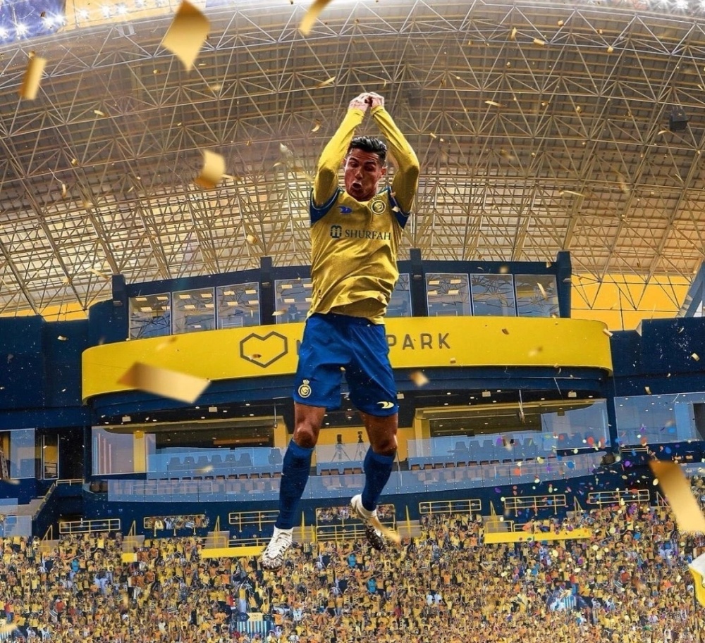 今夜葡超传出新动向；圣安东尼奥马刺篮板制胜；管理层表态——更衣室稳定；轮换策略成焦点的简单介绍