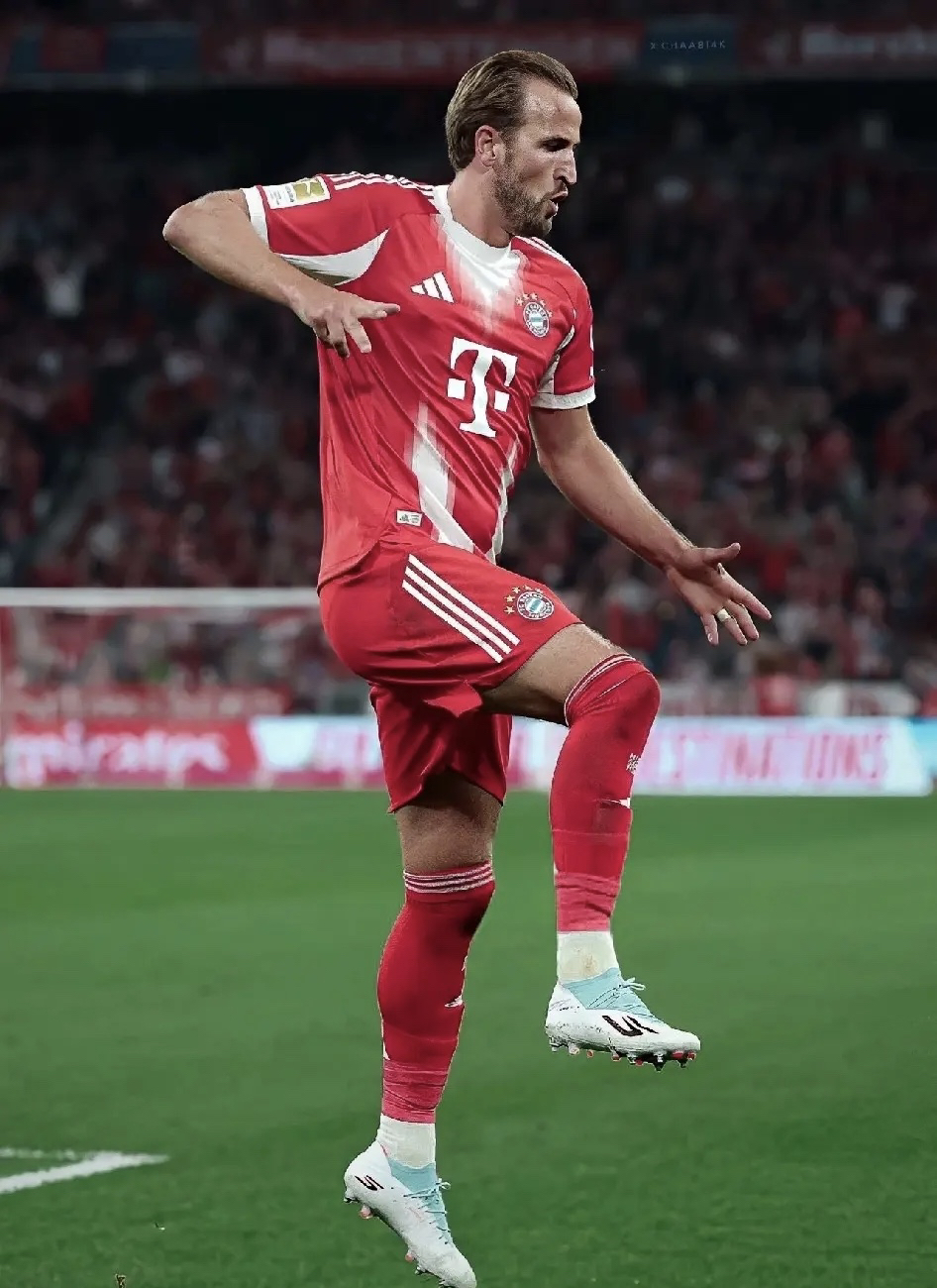 关于关键时刻拜仁慕尼黑调整名单以备欧冠；临场应变环节打磨；更衣室稳定；球队文化再被提及的信息