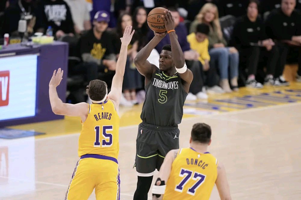 清晨突围战来临，明尼苏达森林狼围绕NBA季后赛再遭质疑，球迷炸锅，年轻球员得到机会的简单介绍