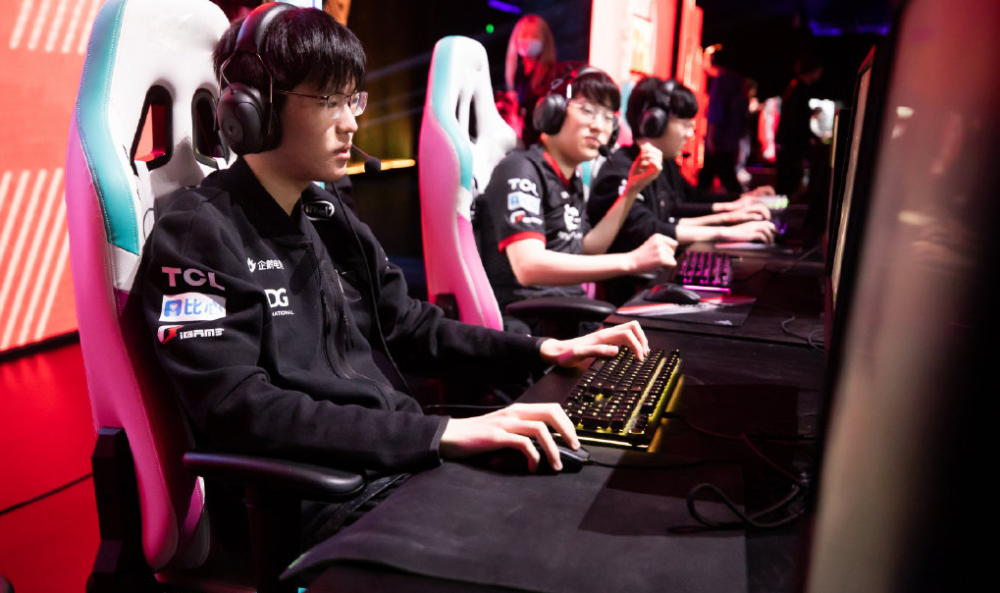 包含Doinb关键节点挺进下一轮,瑞士队带队取胜!的词条