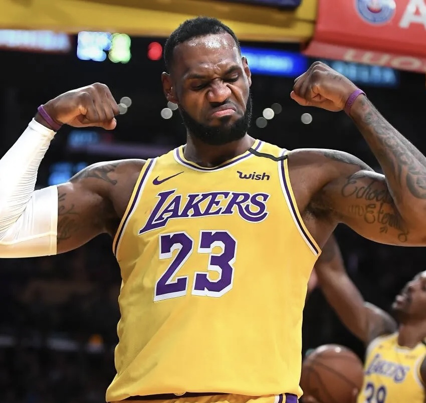 包含詹姆斯连续十五场比赛得分超过连败,勇士挑战极限!的词条