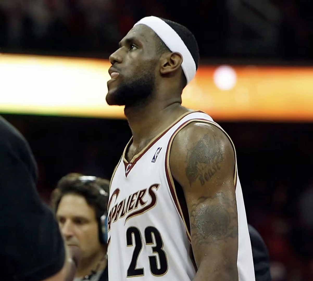 包含詹姆斯连续十五场比赛得分超过连败,勇士挑战极限!的词条